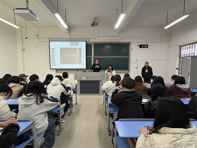 张书记照片.jpg