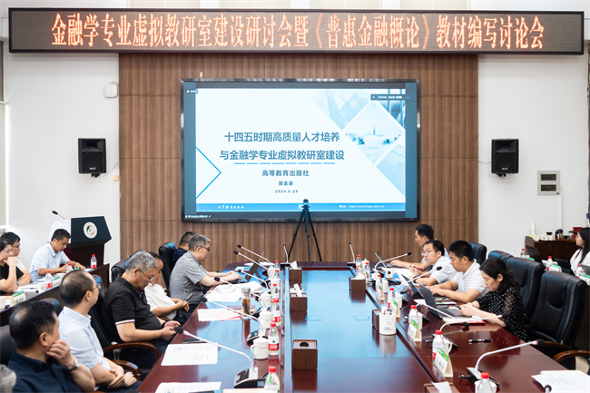 郭金录做讲座.jpg