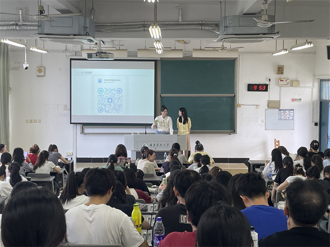郑副照片.jpg