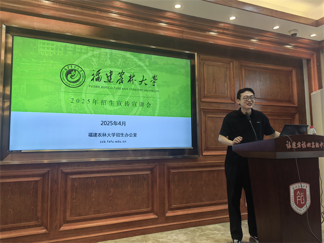 庄老师照片.jpg